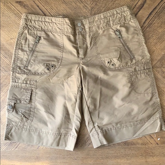 GAP Lightweight Shorts - Picture 1 of 8